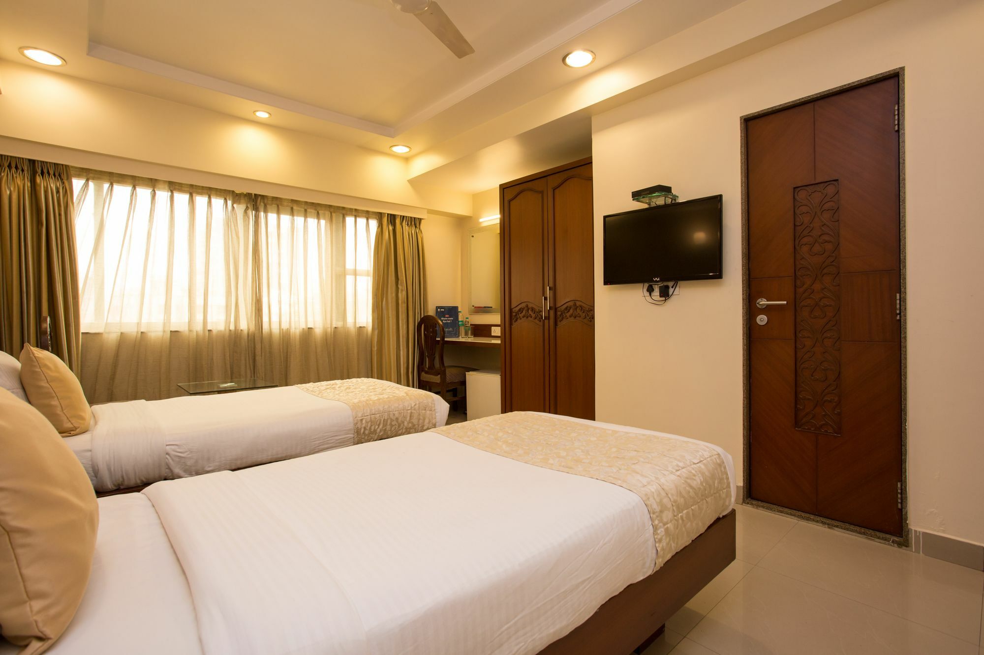 Oyo 10007 Hotel Grace Residency Мумбай Екстериор снимка